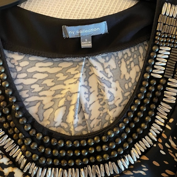 NY Collection Black & White Abstract Print Embellished Neck - Picture 3 of 6